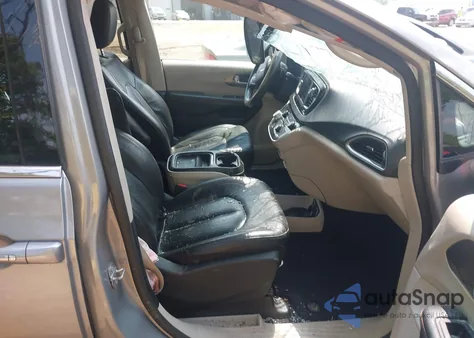 2020 Chrysler Pacifica Touring L z USA, uszkodzony, nr VIN 2C4RC1BG4LR115323